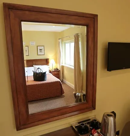 Rosquil House Bed & Breakfast 4*